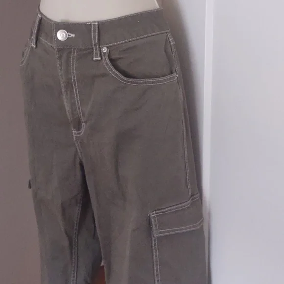 H&M Wide Leg Women's Cargo Pants in Olive Green - Size 6 - Picture 4 of 8